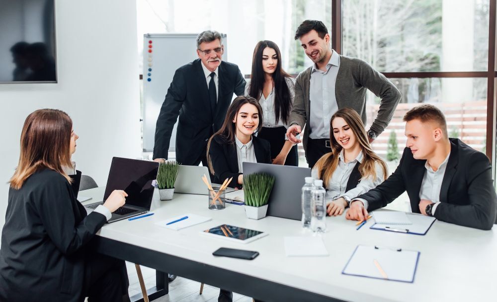 Infographic comparing internships vs. externships